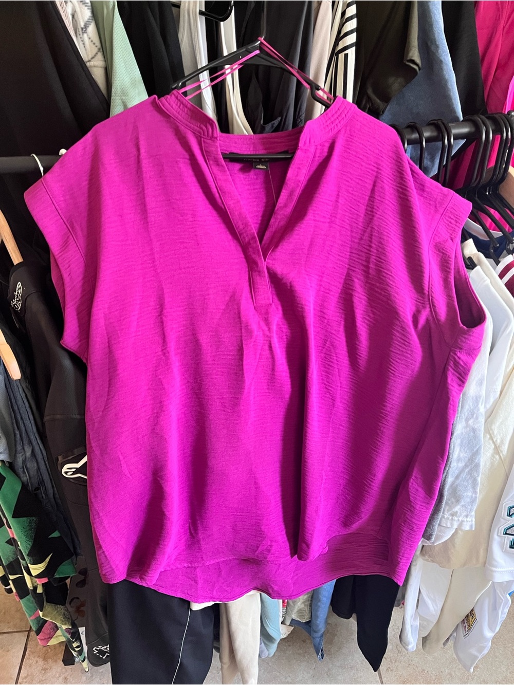 Cynthia Steffe Split V-Neck Cap Sleeve Top - Fuchsia